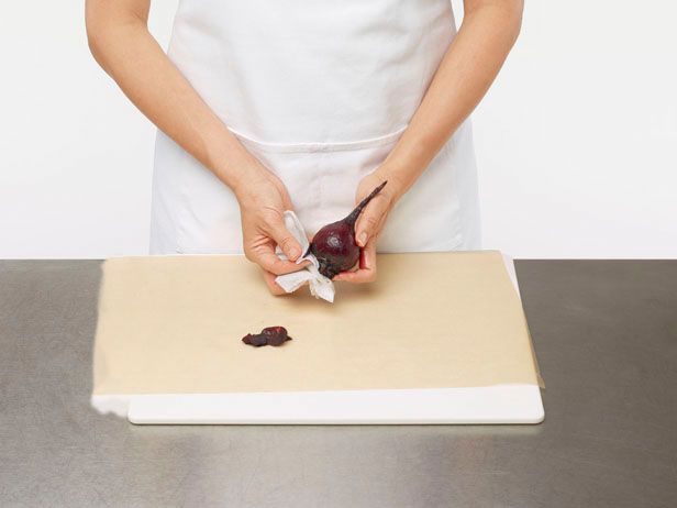 FNM_100112-How-to-Peel-a-Beet-Step-02_s4x3.jpg.rend.snigalleryslide