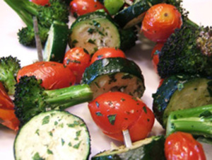 Brochettes de brocoli et tomates grillées