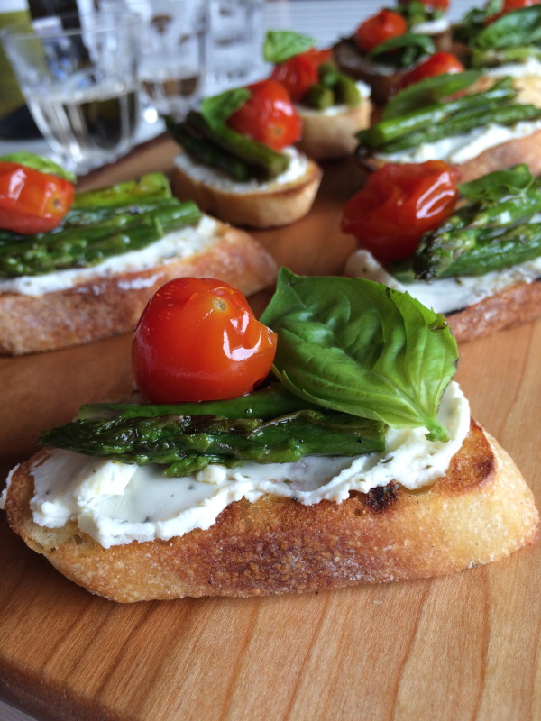 Asparagus and tomato crostini