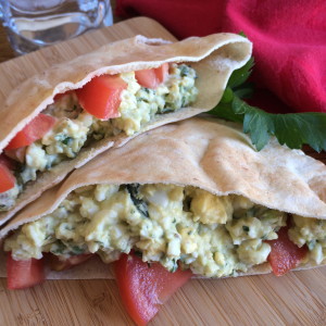 Avocado egg pita