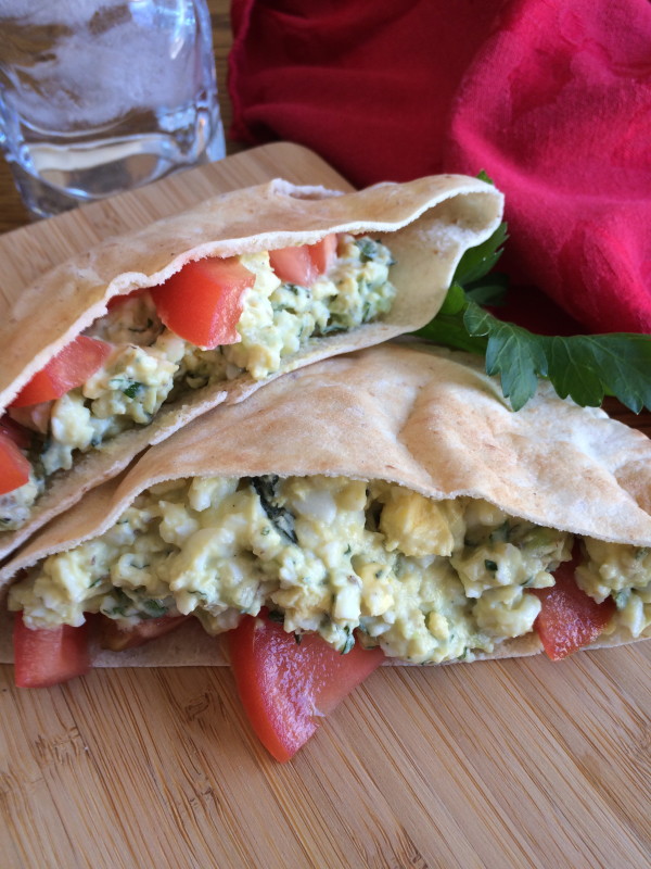 Avocado egg pita