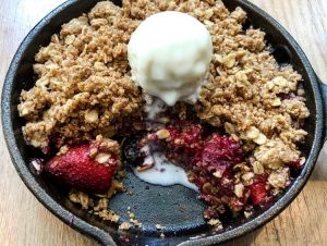 Quick Skillet Mixed Berry Crumble